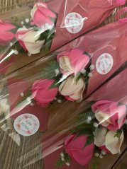 Mýdlová kytice - Růžovo-smetanová